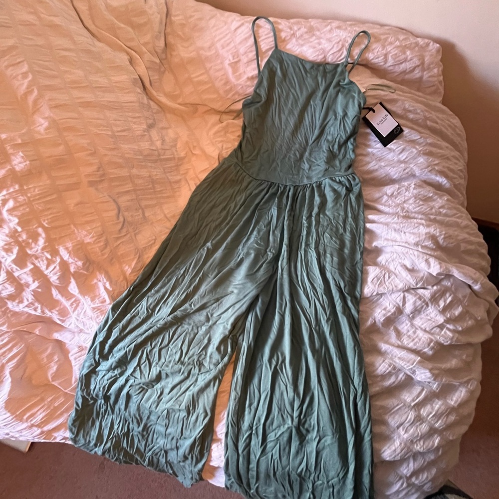 JUMPSUIT/ROMPER